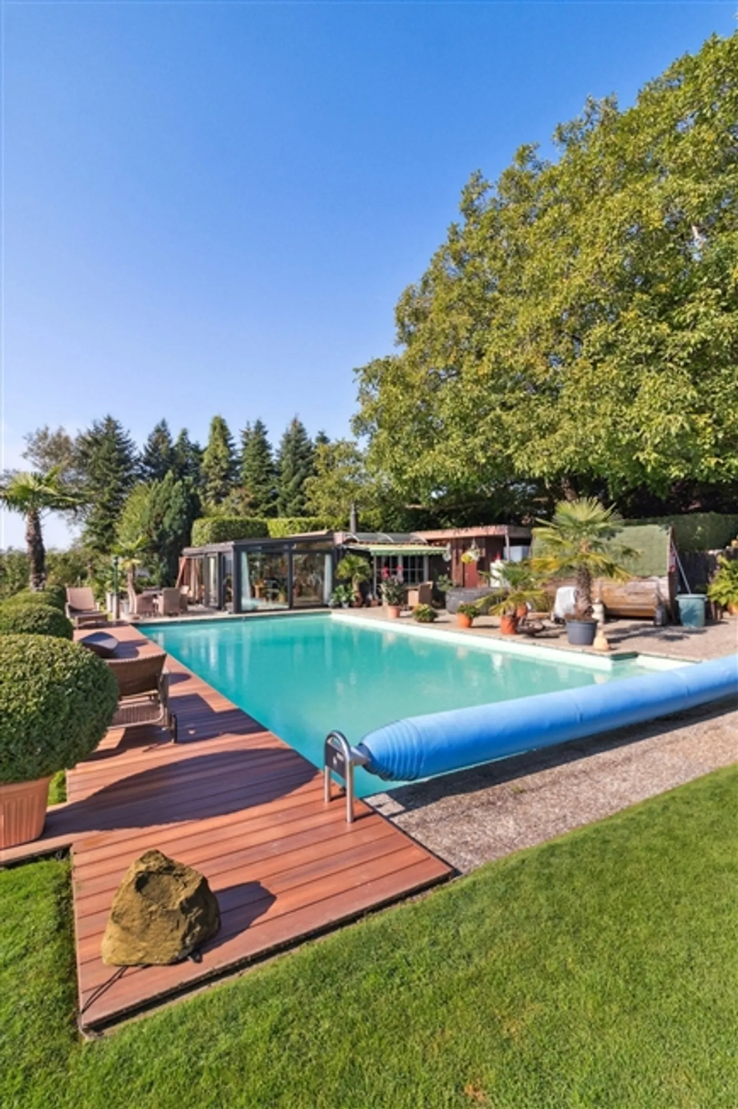Exclusive villa near Zurich with 11.5 rooms, large garden and panoramic view - Photo 3 of 10