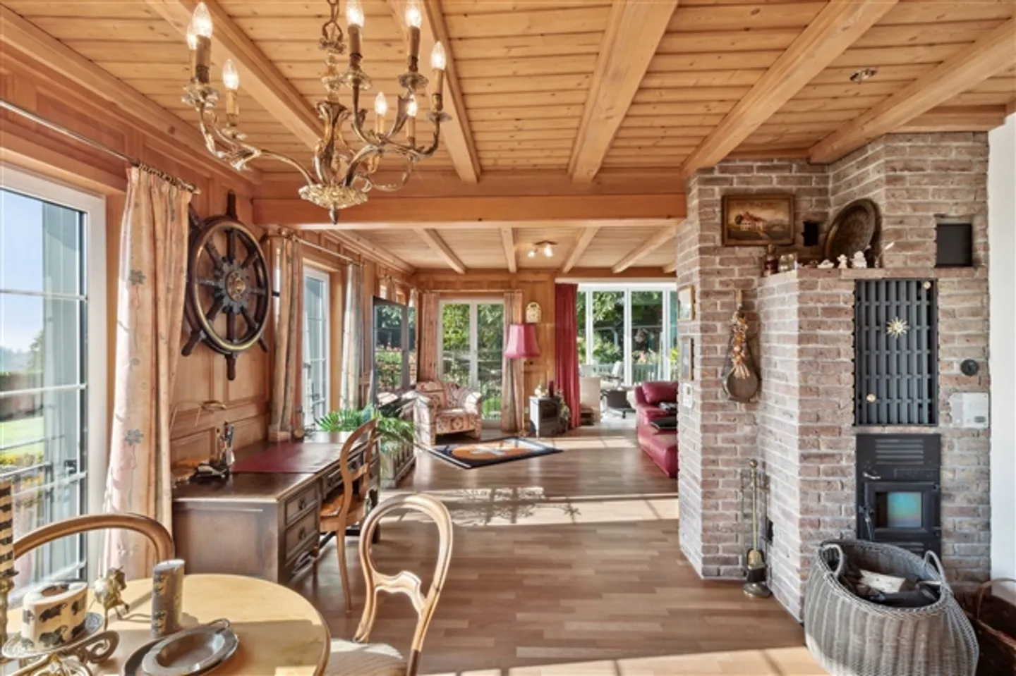 Exclusive villa near Zurich with 11.5 rooms, large garden and panoramic view - Photo 4 of 10