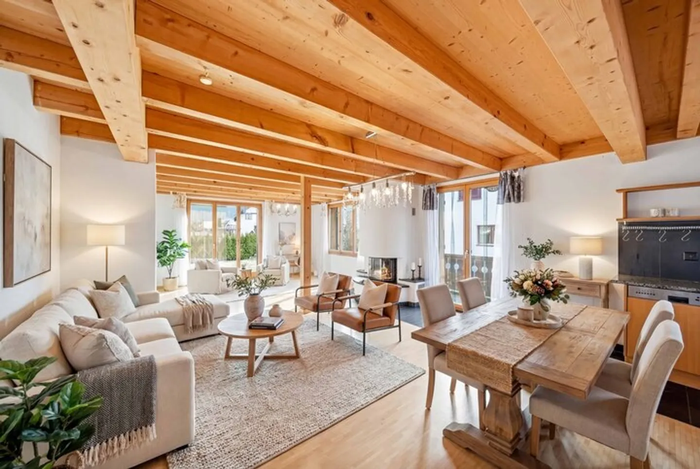 Spacious Family Home in Studen - Photo 2 of 9