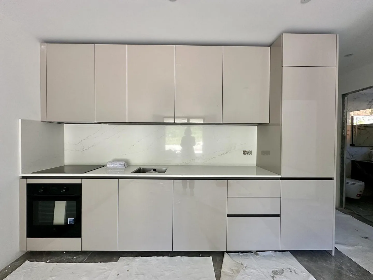 NEW 2.5-ROOM APARTMENT WITH LARGE TERRACE IN LUMINO - Photo 5 of 10