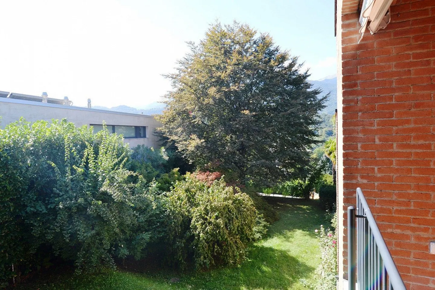 APPARTAMENTO 5.5 LOCALI CON TERRAZZA, IN ZONA TRANQUILLA NEL VERDE - Foto 1 di 13