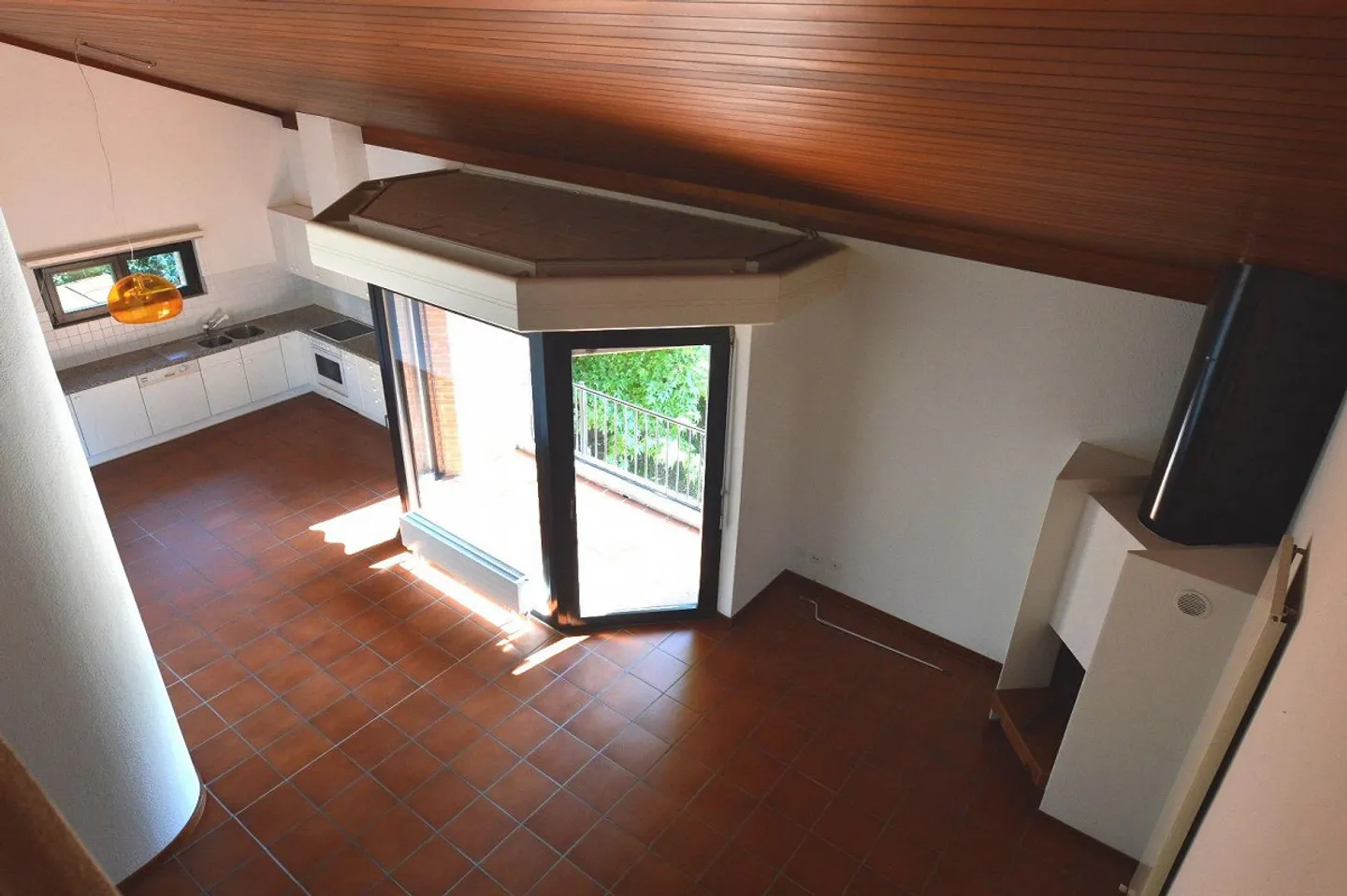 APPARTAMENTO 5.5 LOCALI CON TERRAZZA, IN ZONA TRANQUILLA NEL VERDE - Foto 2 di 13
