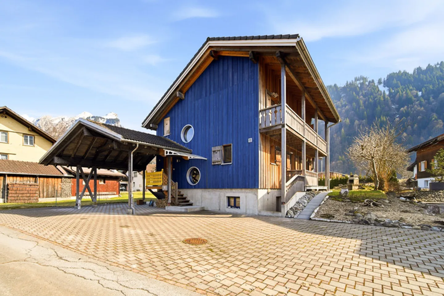 Spacious Family Home in Studen - Photo 1 of 9