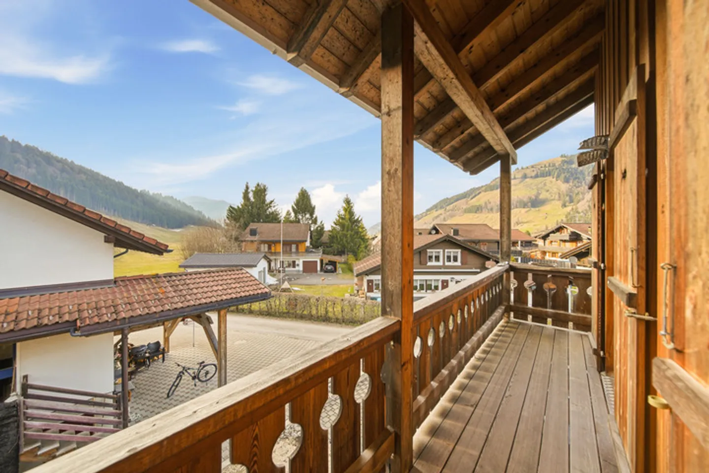 Spacious Family Home in Studen - Photo 7 of 9