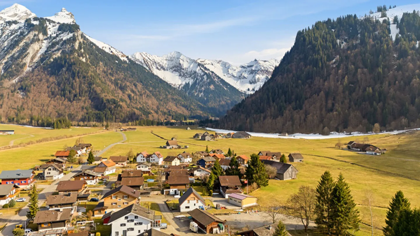 Spacious Family Home in Studen - Photo 8 of 9