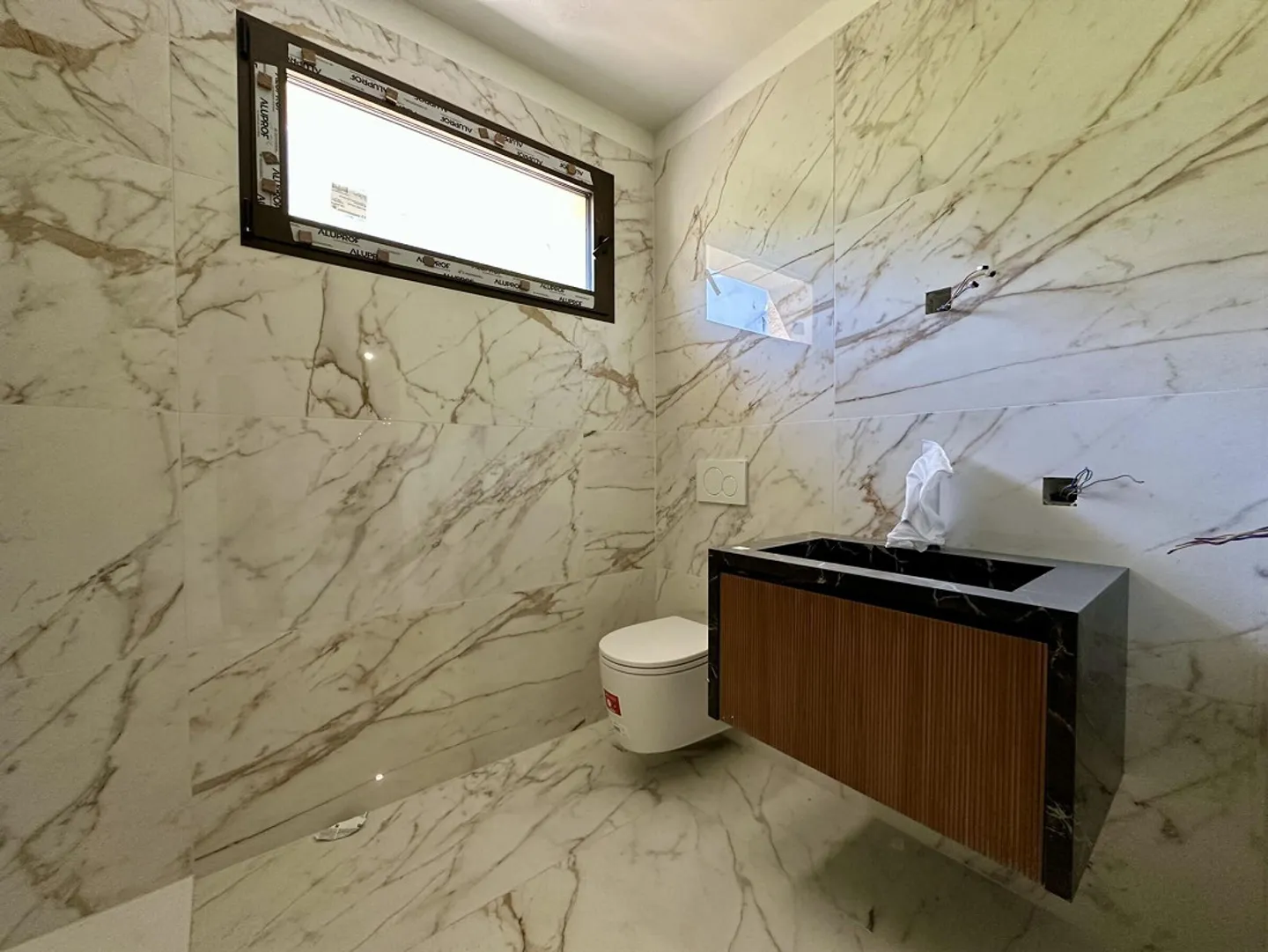 NEW 2.5-ROOM APARTMENT WITH LARGE TERRACE IN LUMINO - Photo 8 of 10
