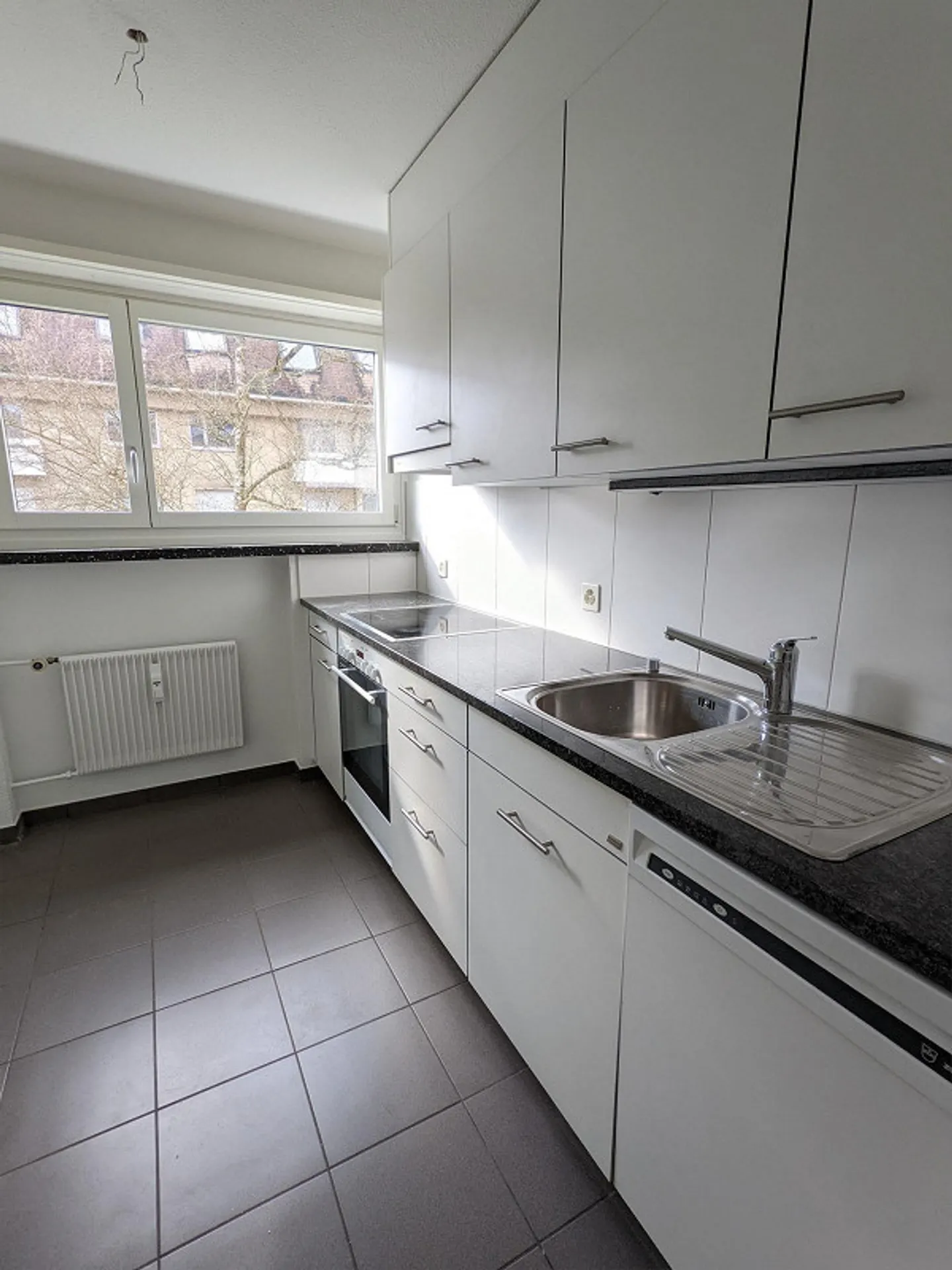 Beautiful, Quiet 3.5-Room Apartment in Reinach - Photo 3 of 12