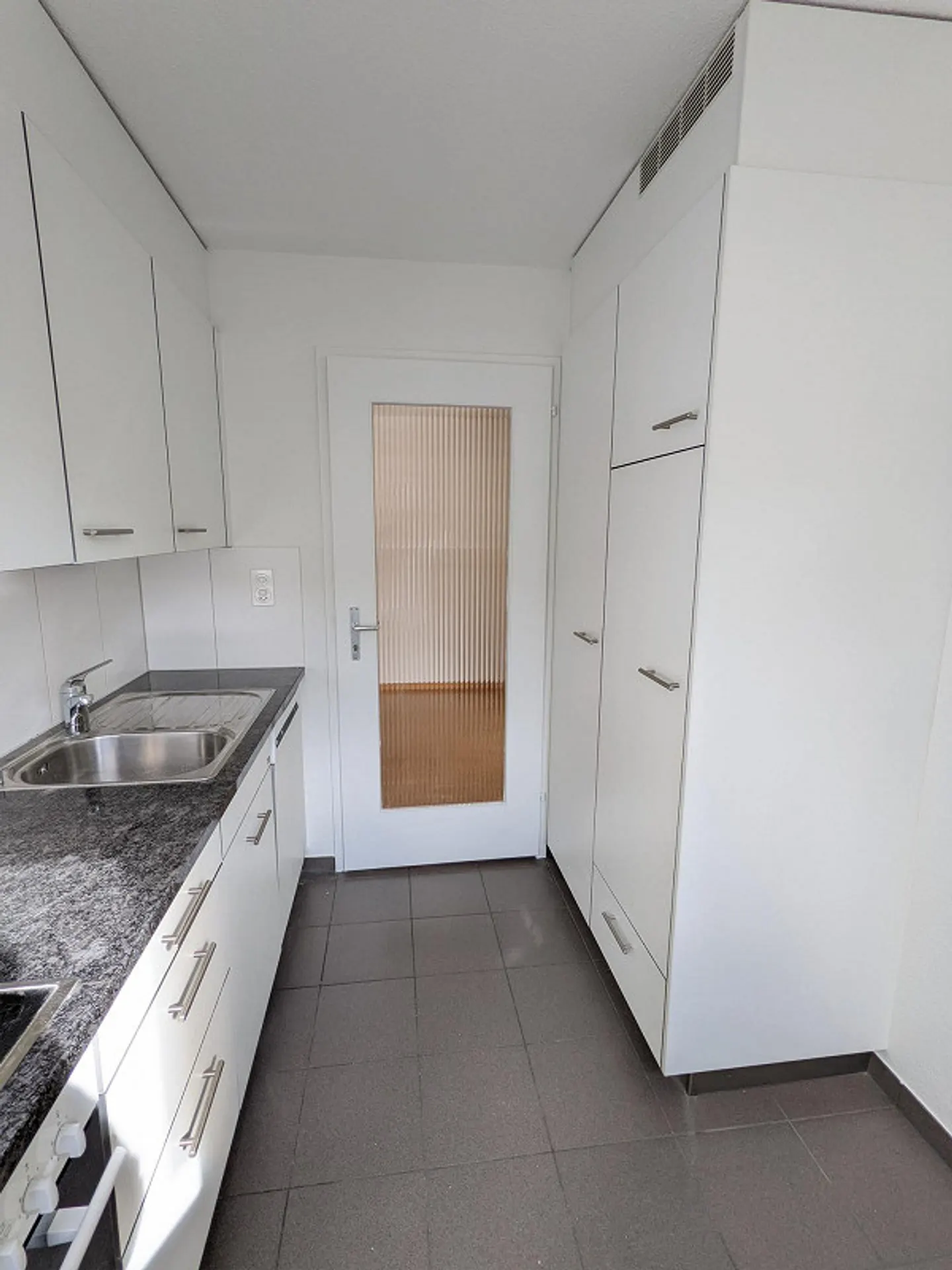 Beautiful, Quiet 3.5-Room Apartment in Reinach - Photo 4 of 12