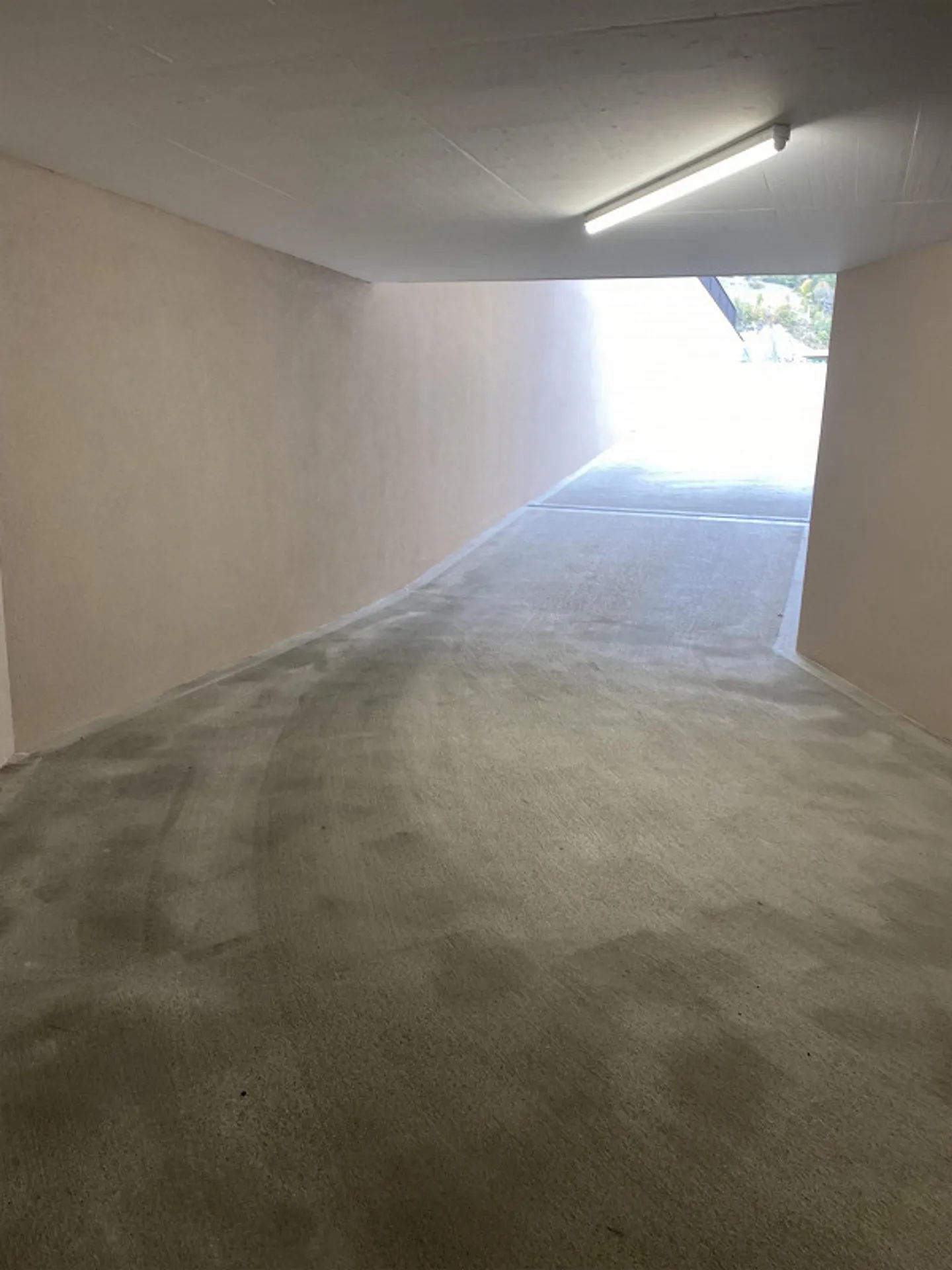 Zentral gelegener Tiefgaragenparkplatz zu verkaufen - Foto 2 von 5