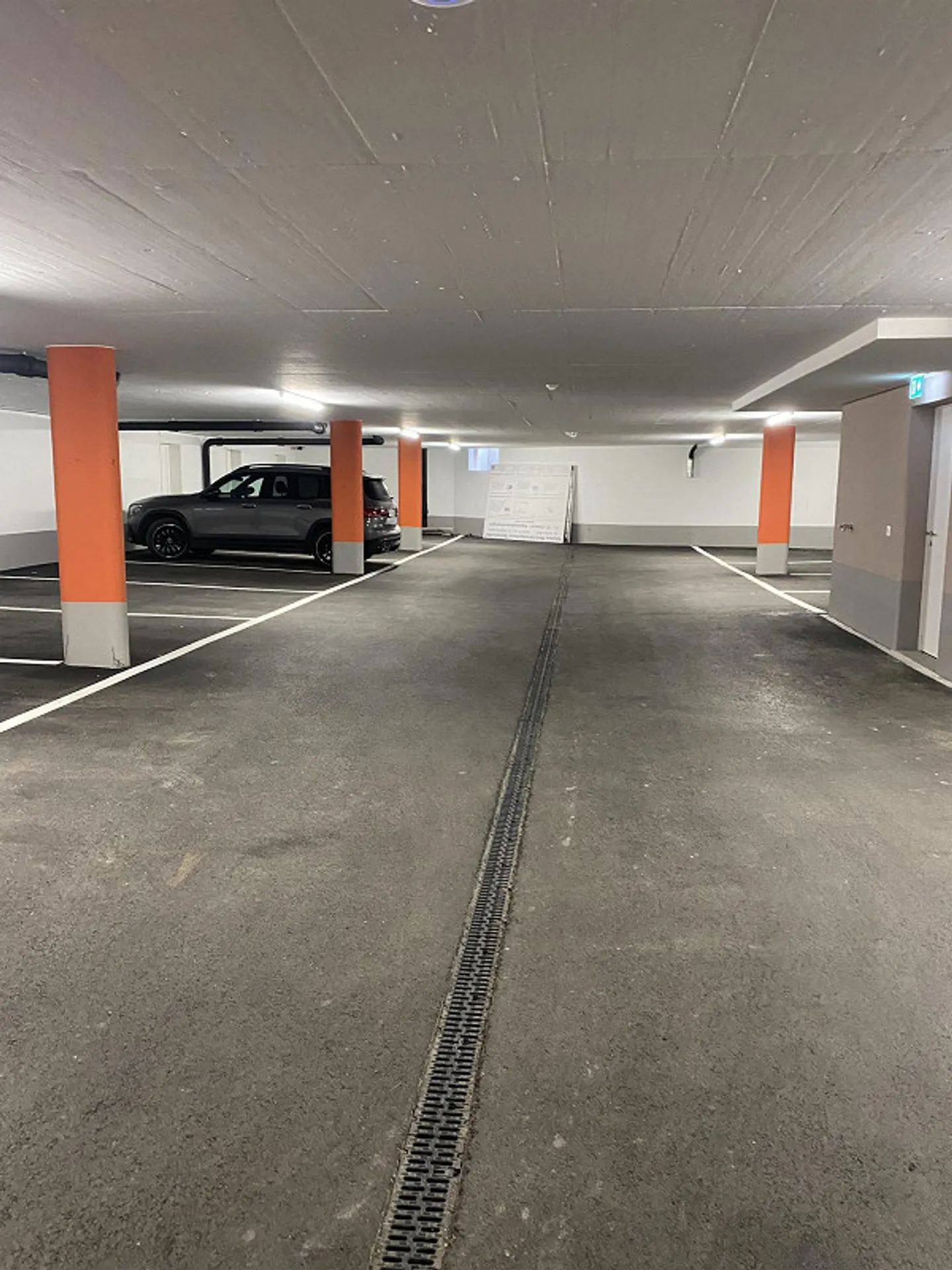 Zentral gelegener Tiefgaragenparkplatz zu verkaufen - Foto 4 von 5