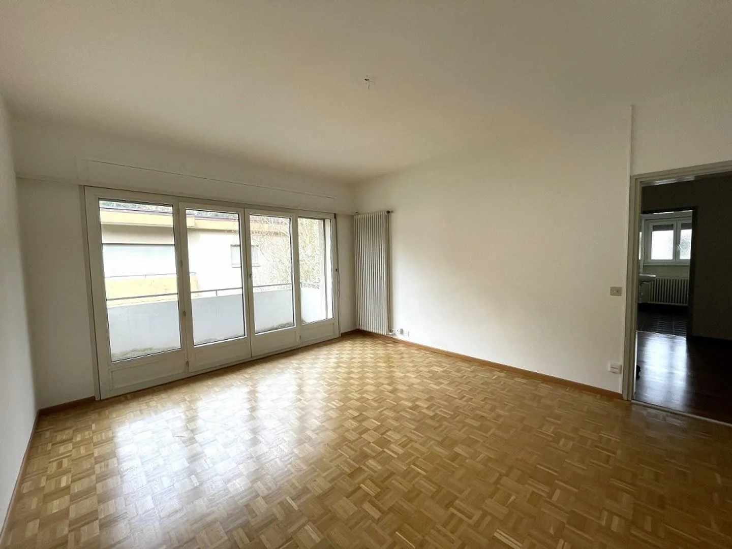 APPARTAMENTO 2.5 LOCALI AL QUARTO ED ULTIMO PIANO - Foto 4 di 8