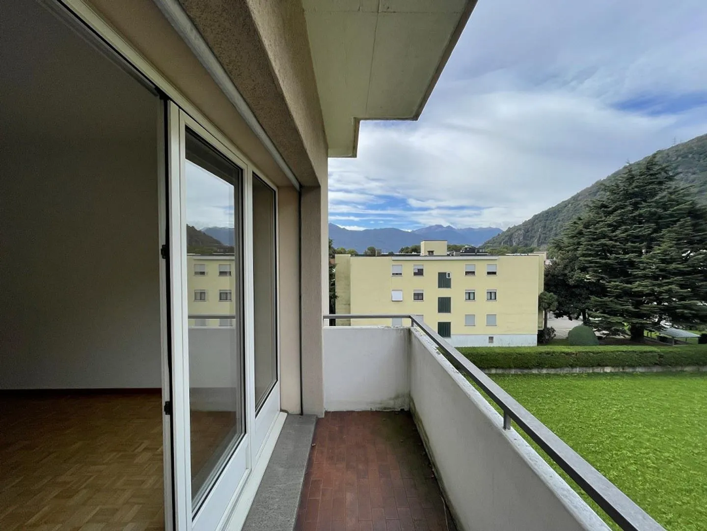 APPARTAMENTO 2.5 LOCALI AL QUARTO ED ULTIMO PIANO - Foto 5 di 8