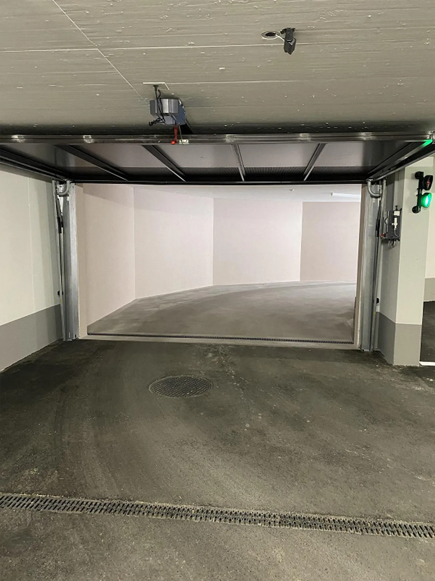 Zentral gelegener Tiefgaragenparkplatz zu verkaufen - Foto 3 von 5