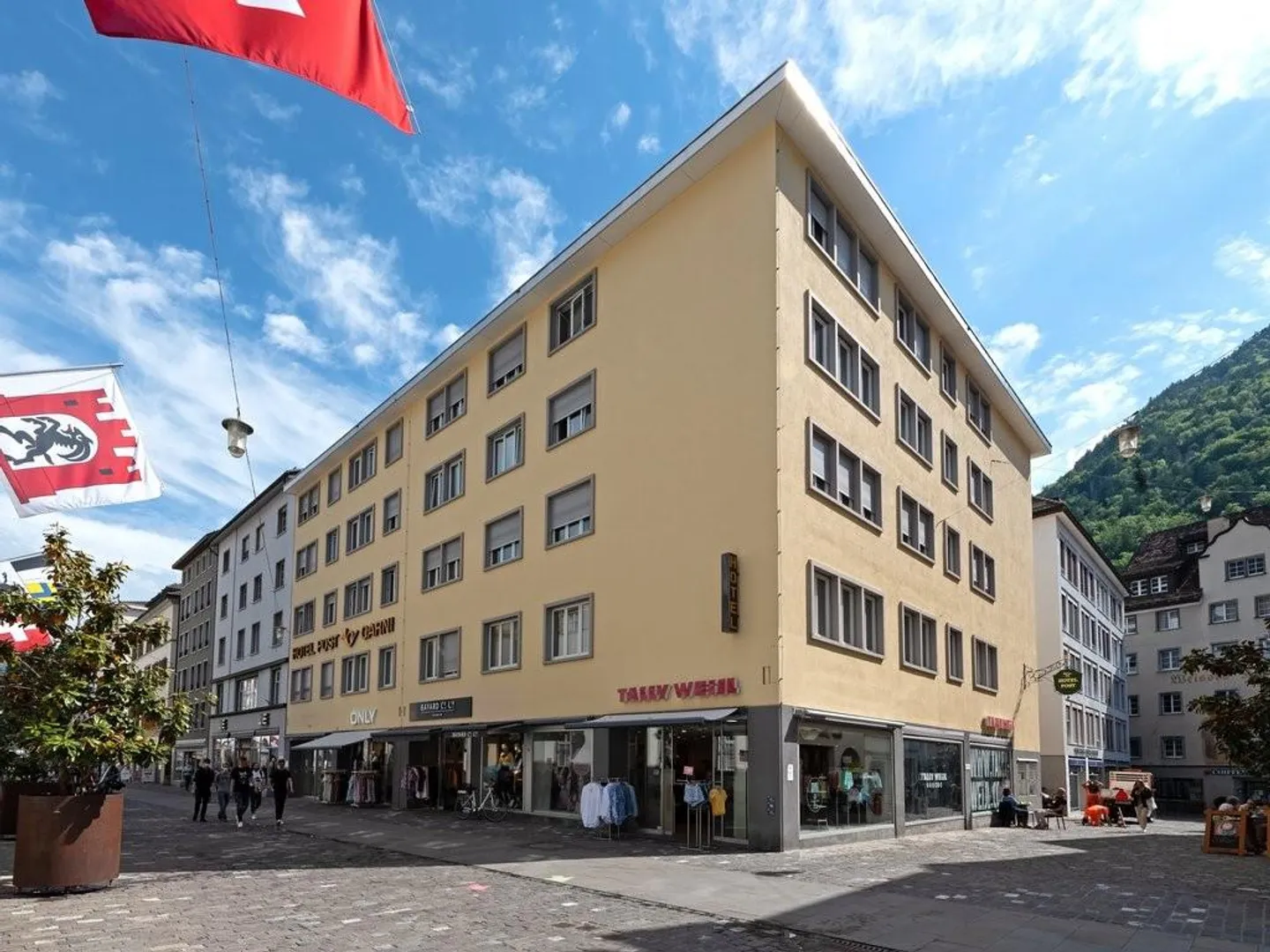 Espace de vente spacieux dans la vieille ville de Chur - Photo 1 sur 11