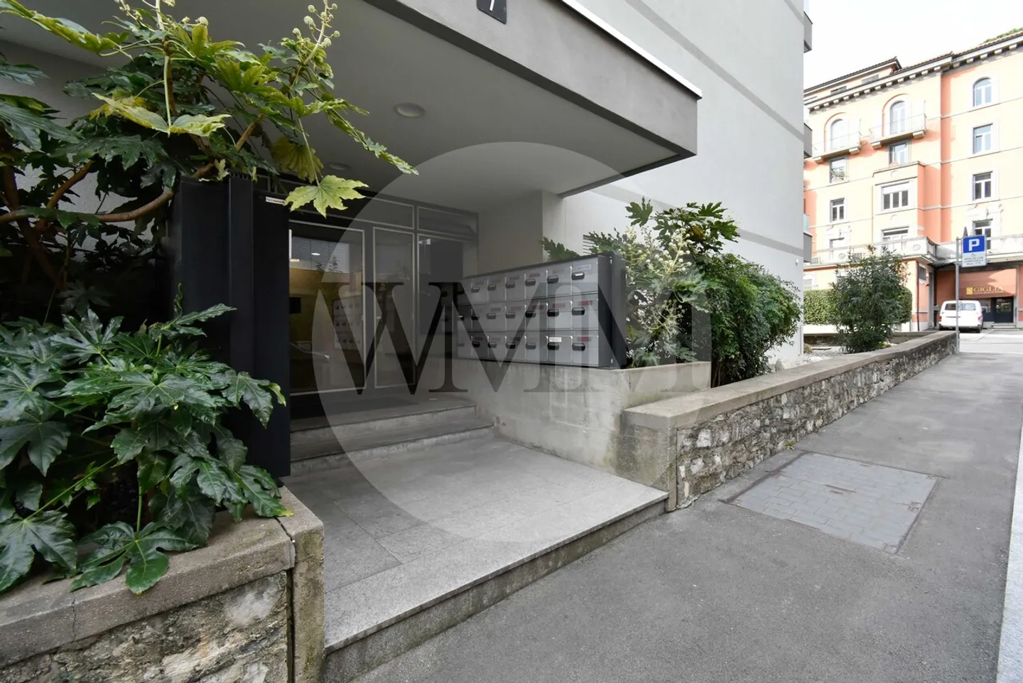 2.5 Rooms with Large Balcony in Central Location - Photo 2 of 2