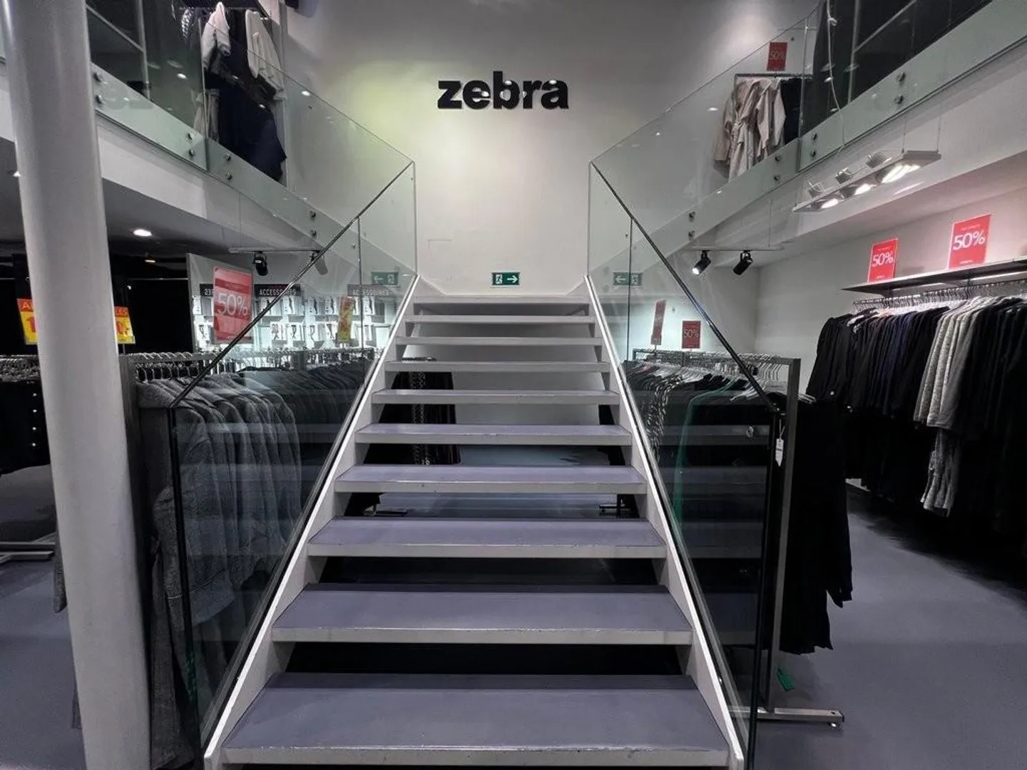 Espace de vente spacieux dans la vieille ville de Chur - Photo 5 sur 11