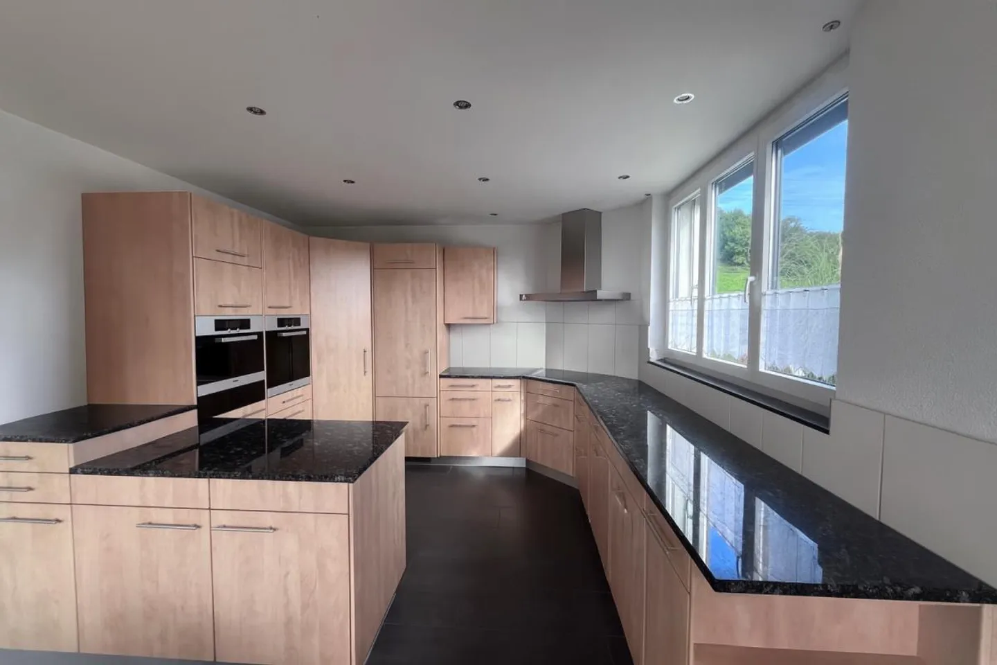Dream Residence on the Edge of the City - Photo 3 of 18