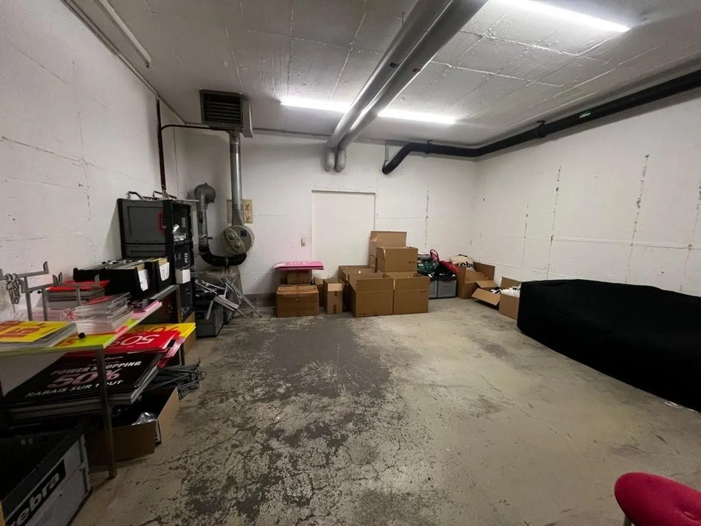 Espace de vente spacieux dans la vieille ville de Chur - Photo 8 sur 11