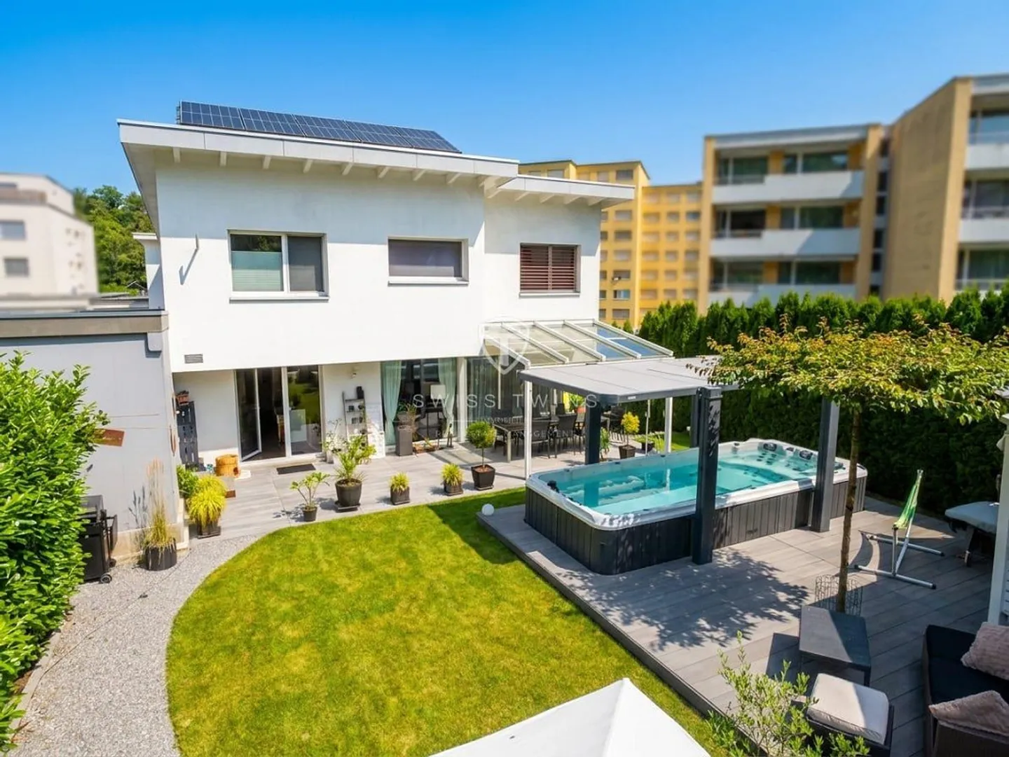 Modernes 6.5-Zimmer-Einfamilienhaus mit Wellnessoase in Emmenbrücke - Photo 1 sur 13