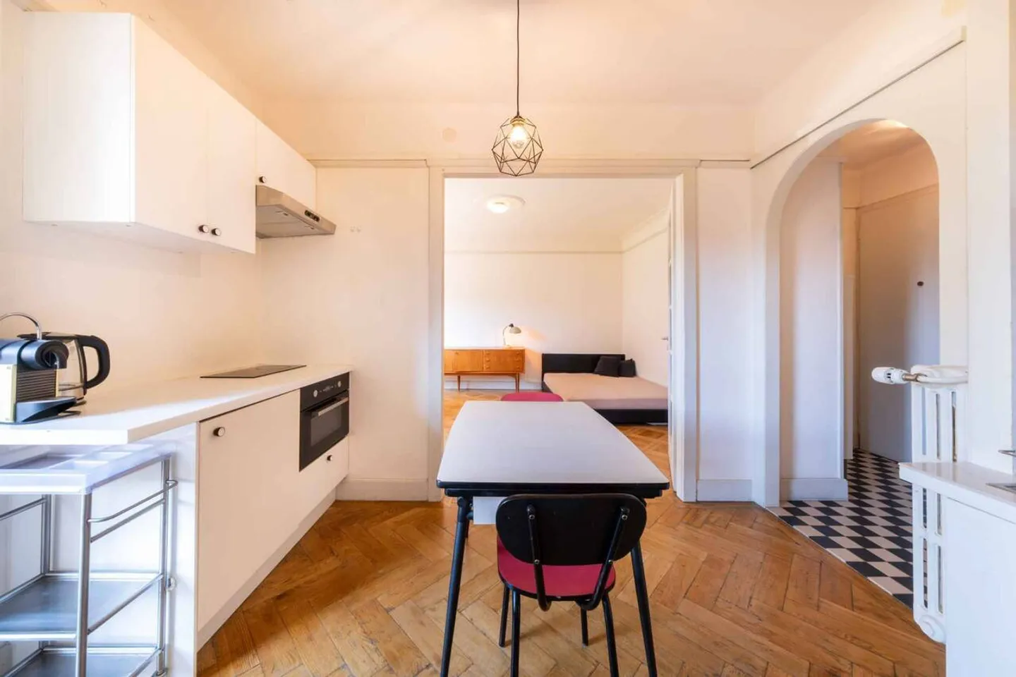 In the heart of the city, charming 1.5 room apartment with balcony - Photo 2 of 10