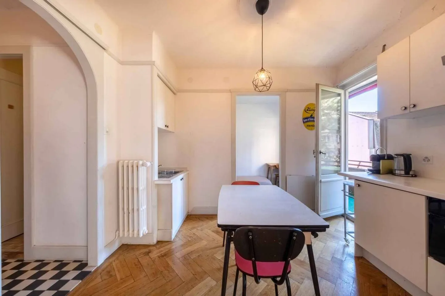 In the heart of the city, charming 1.5 room apartment with balcony - Photo 3 of 10