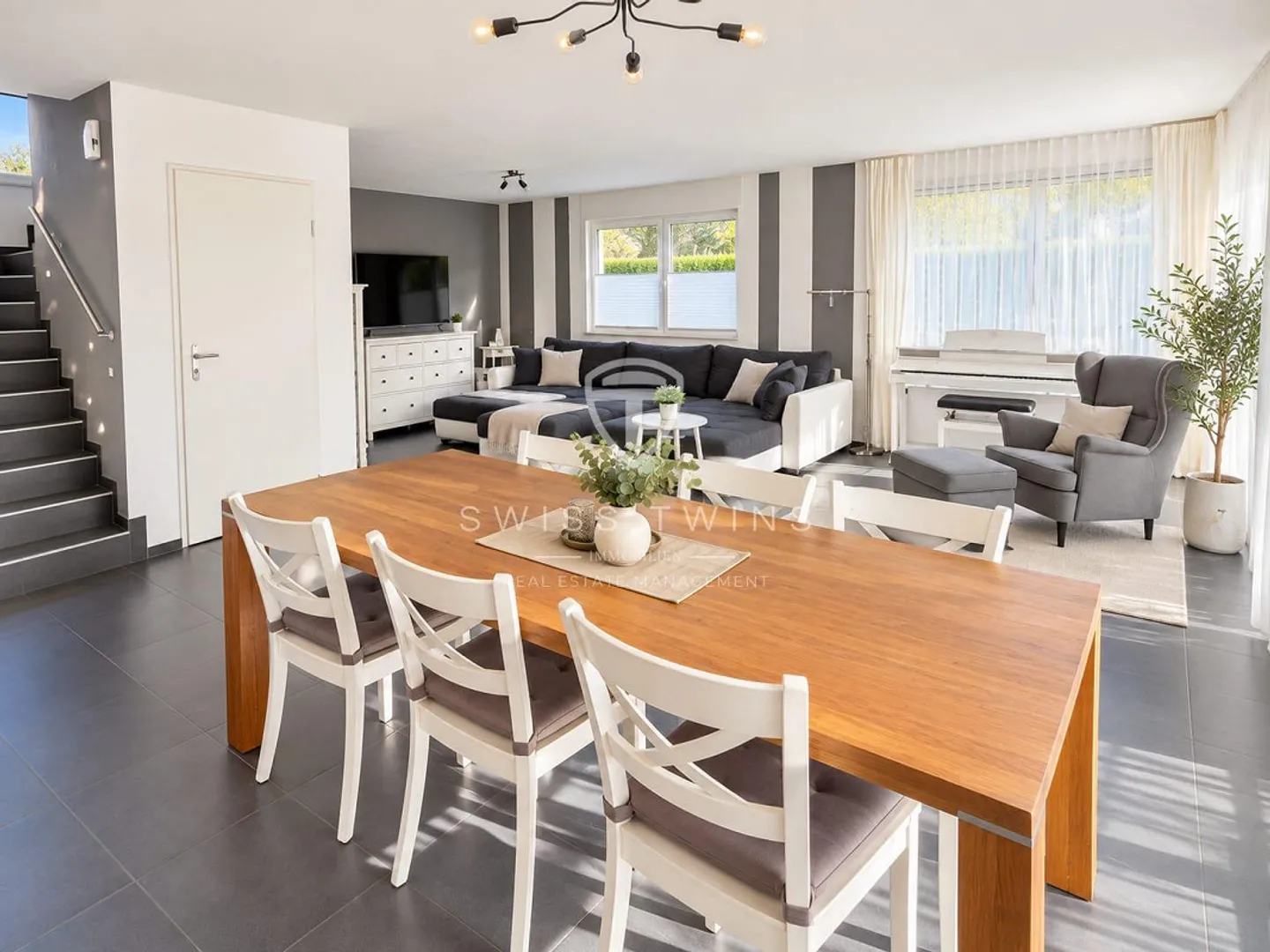 Modernes 6.5-Zimmer-Einfamilienhaus mit Wellnessoase in Emmenbrücke - Photo 3 sur 13
