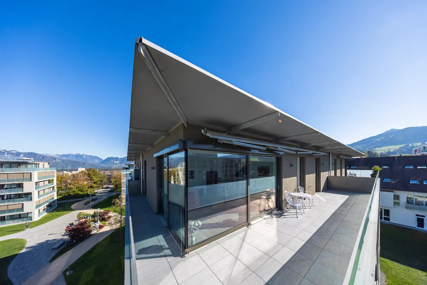 Appartement attique de standing, moderne et lumineux - Photo 4 sur 13