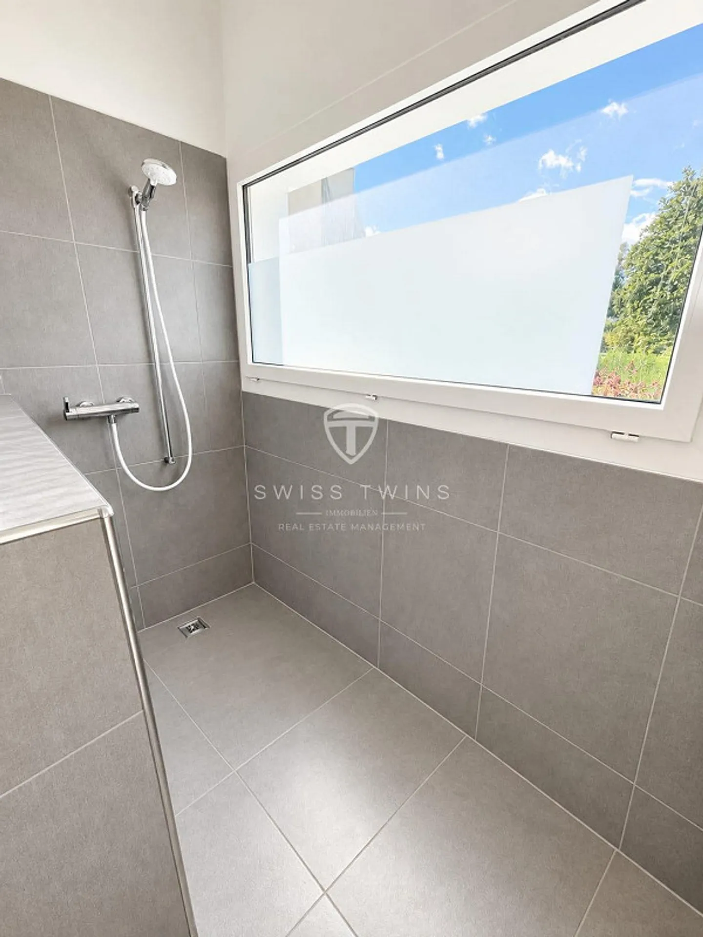 Modernes 6.5-Zimmer-Einfamilienhaus mit Wellnessoase in Emmenbrücke - Photo 8 sur 13