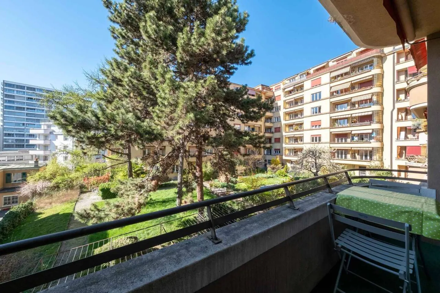 In the heart of the city, charming 1.5 room apartment with balcony - Photo 9 of 10