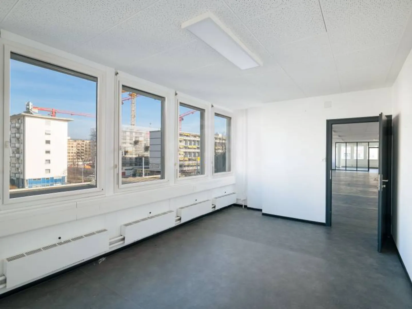 Large Offices - Les Acacias - Photo 2 of 11