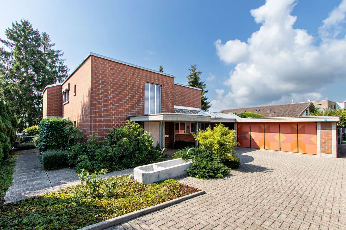 Spaziosa casa unifamiliare di 7,5 stanze con vita discreta e vista panoramica - Foto 1 di 27