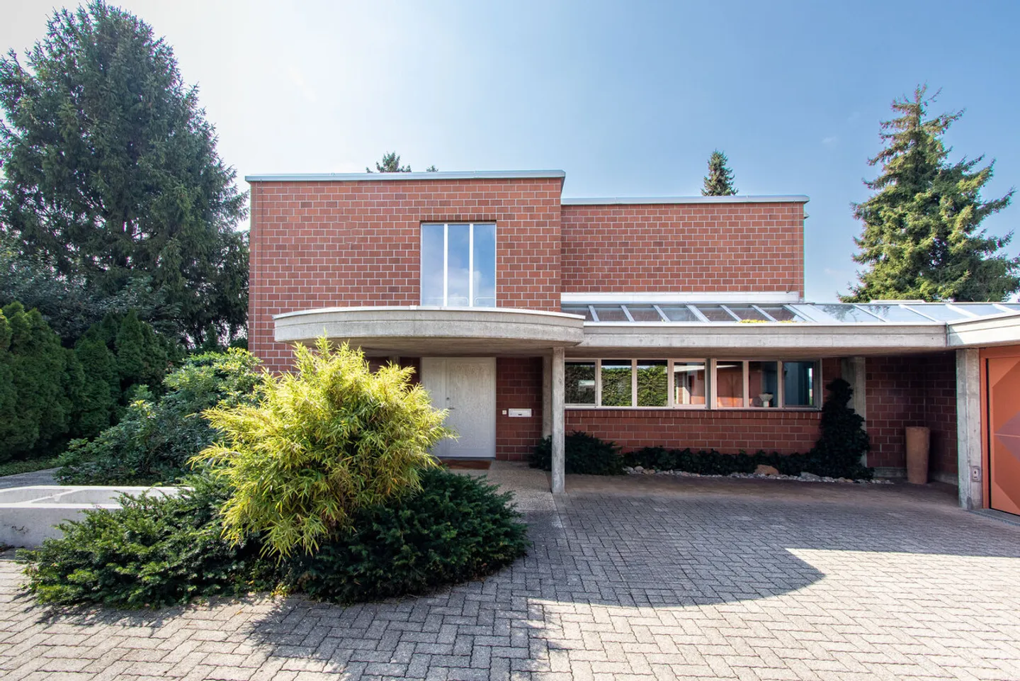 Spaziosa casa unifamiliare di 7,5 stanze con vita discreta e vista panoramica - Foto 2 di 27