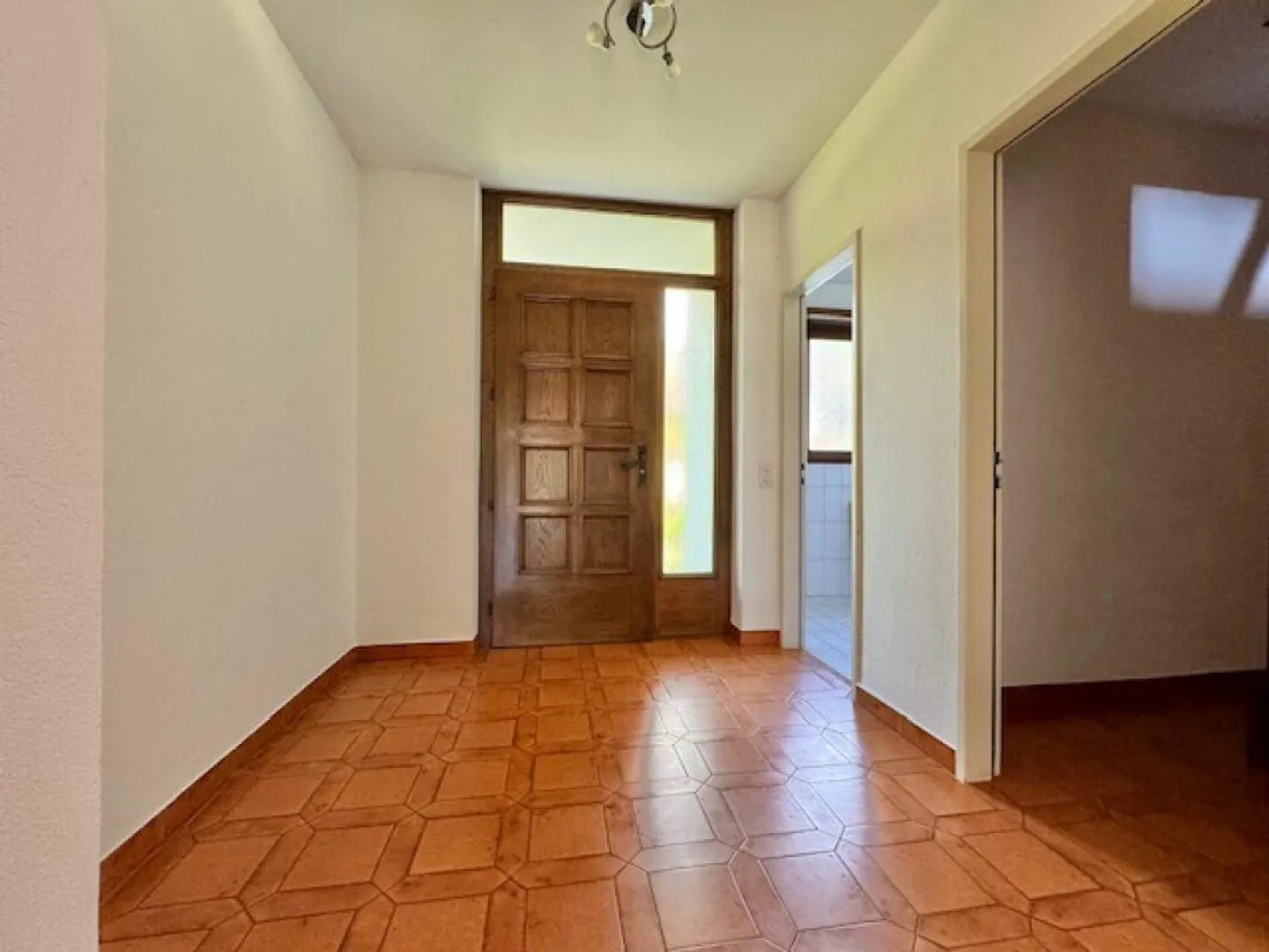 CONTRA - LARGE 5.5-ROOM APARTMENT FOR SALE - Photo 5 of 28