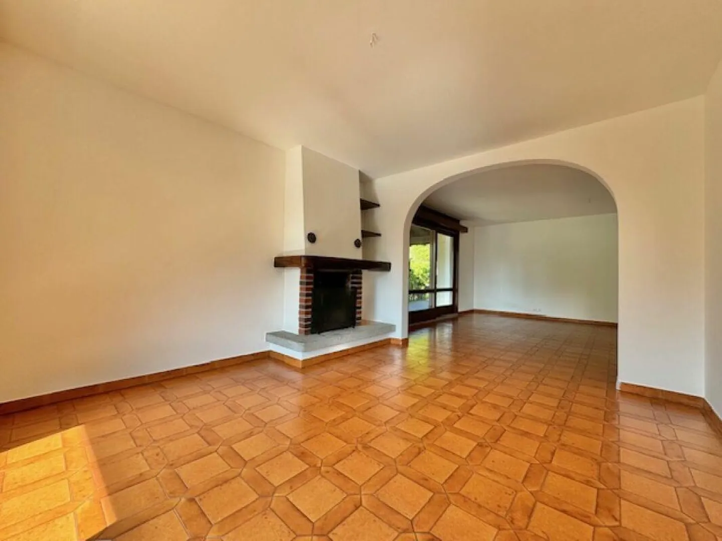 CONTRA - LARGE 5.5-ROOM APARTMENT FOR SALE - Photo 11 of 28