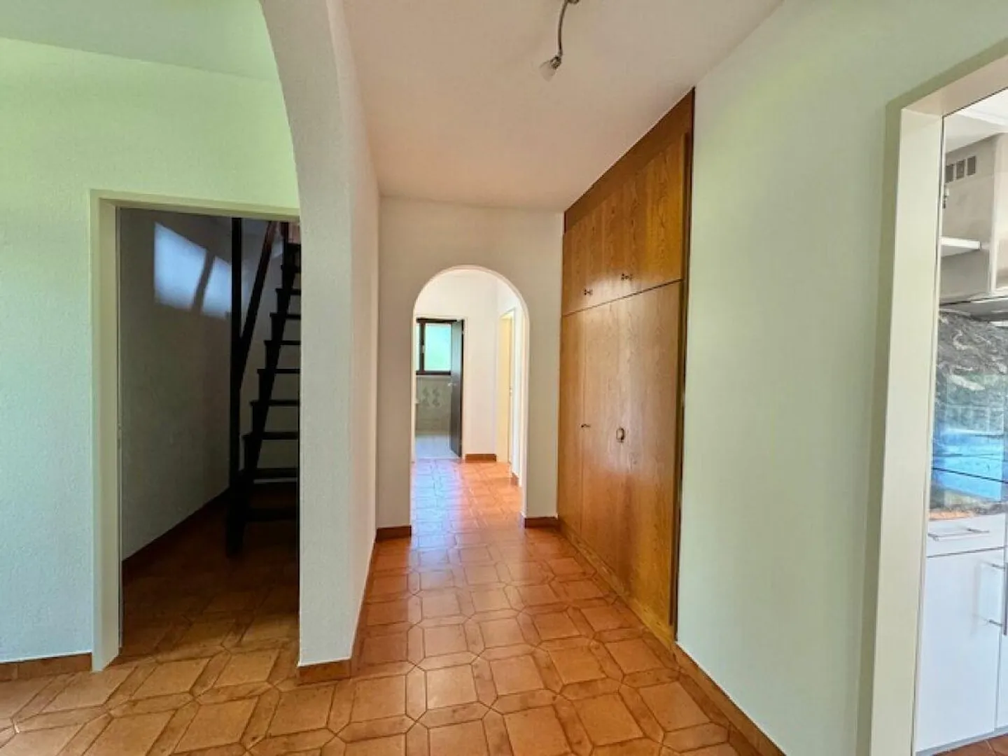 CONTRA - LARGE 5.5-ROOM APARTMENT FOR SALE - Photo 14 of 28