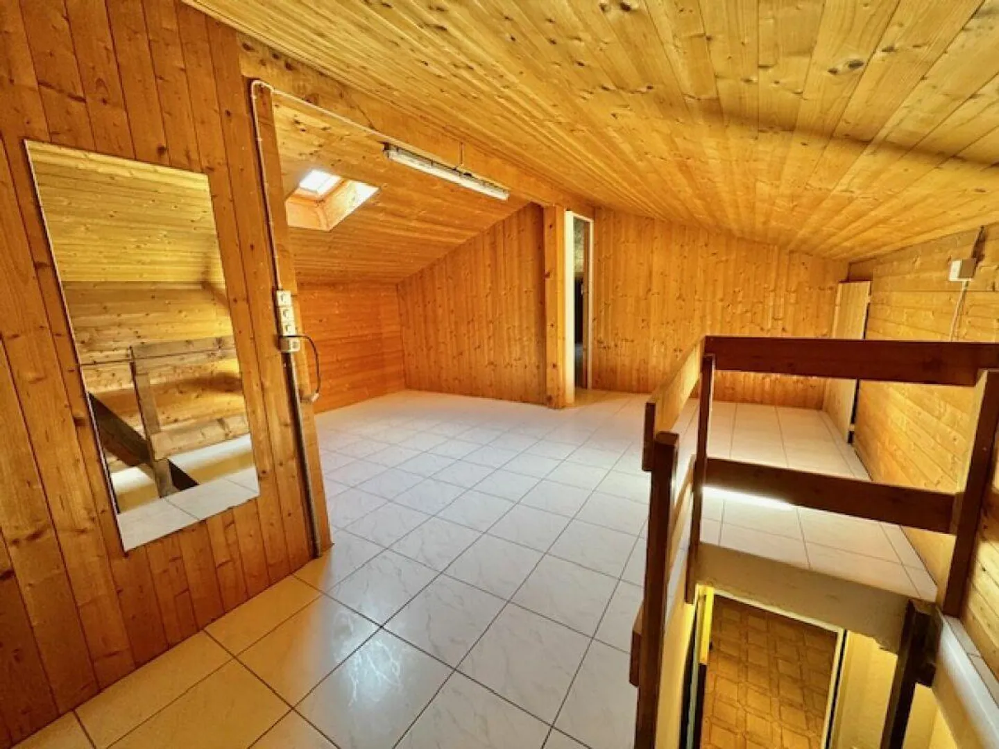 CONTRA - LARGE 5.5-ROOM APARTMENT FOR SALE - Photo 20 of 28