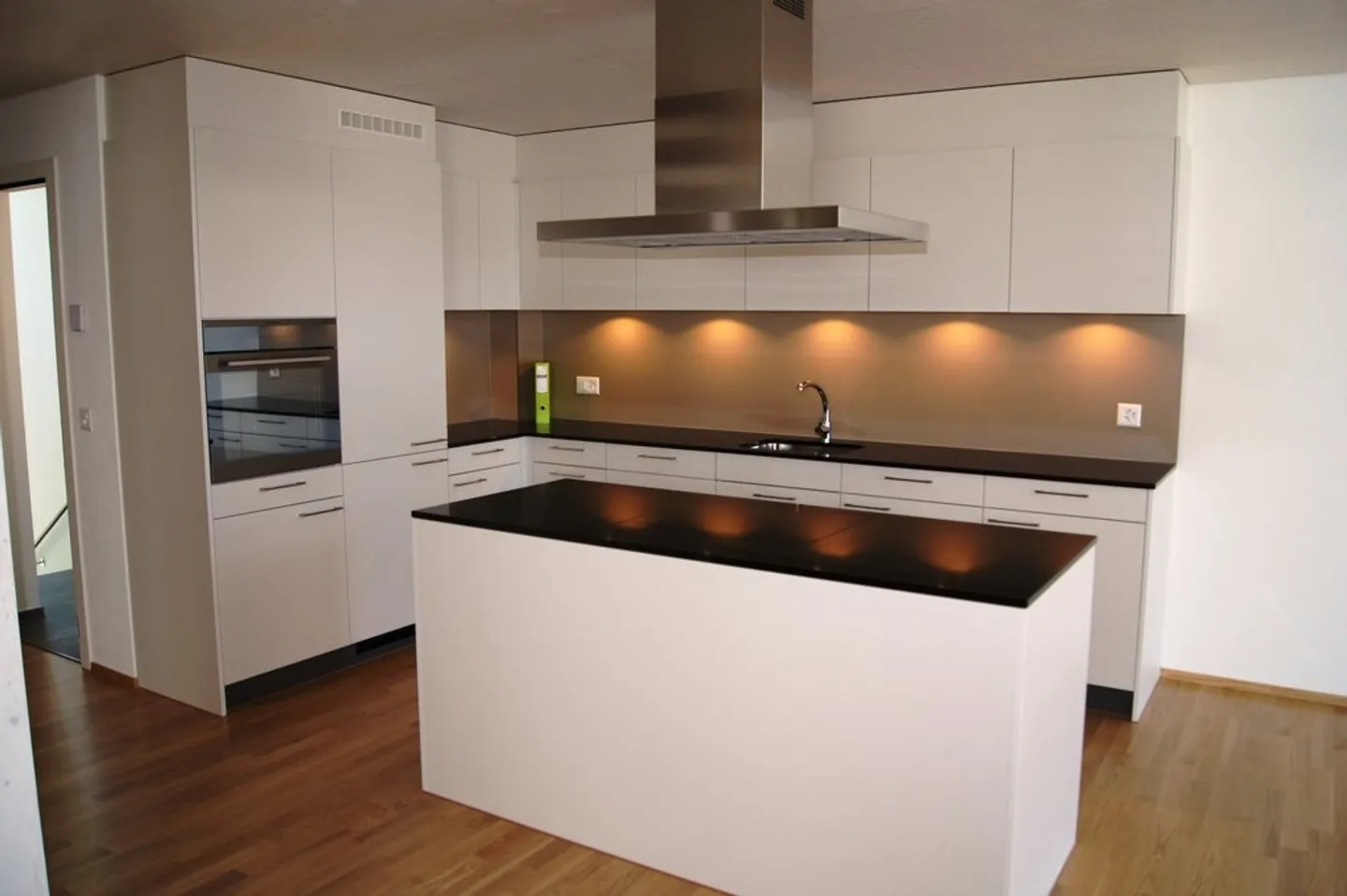 Bright and spacious apartment (226 m2) with gallery - Photo 2 of 12