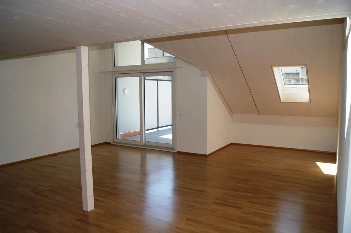 Bright and spacious apartment (226 m2) with gallery - Photo 5 of 12
