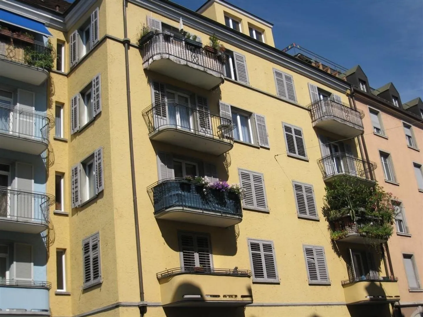 Appartement sous les combles moderne à louer dans un emplacement central dans le quartier 4 de Zurich - Photo 1 sur 7