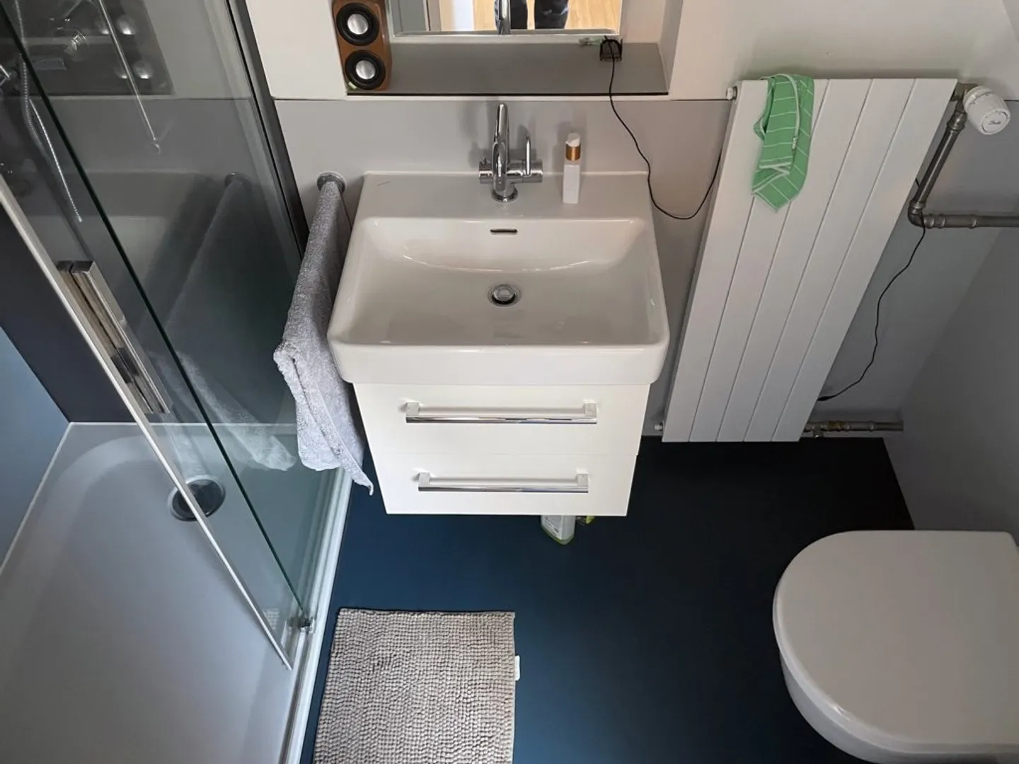 Appartement sous les combles moderne à louer dans un emplacement central dans le quartier 4 de Zurich - Photo 3 sur 7