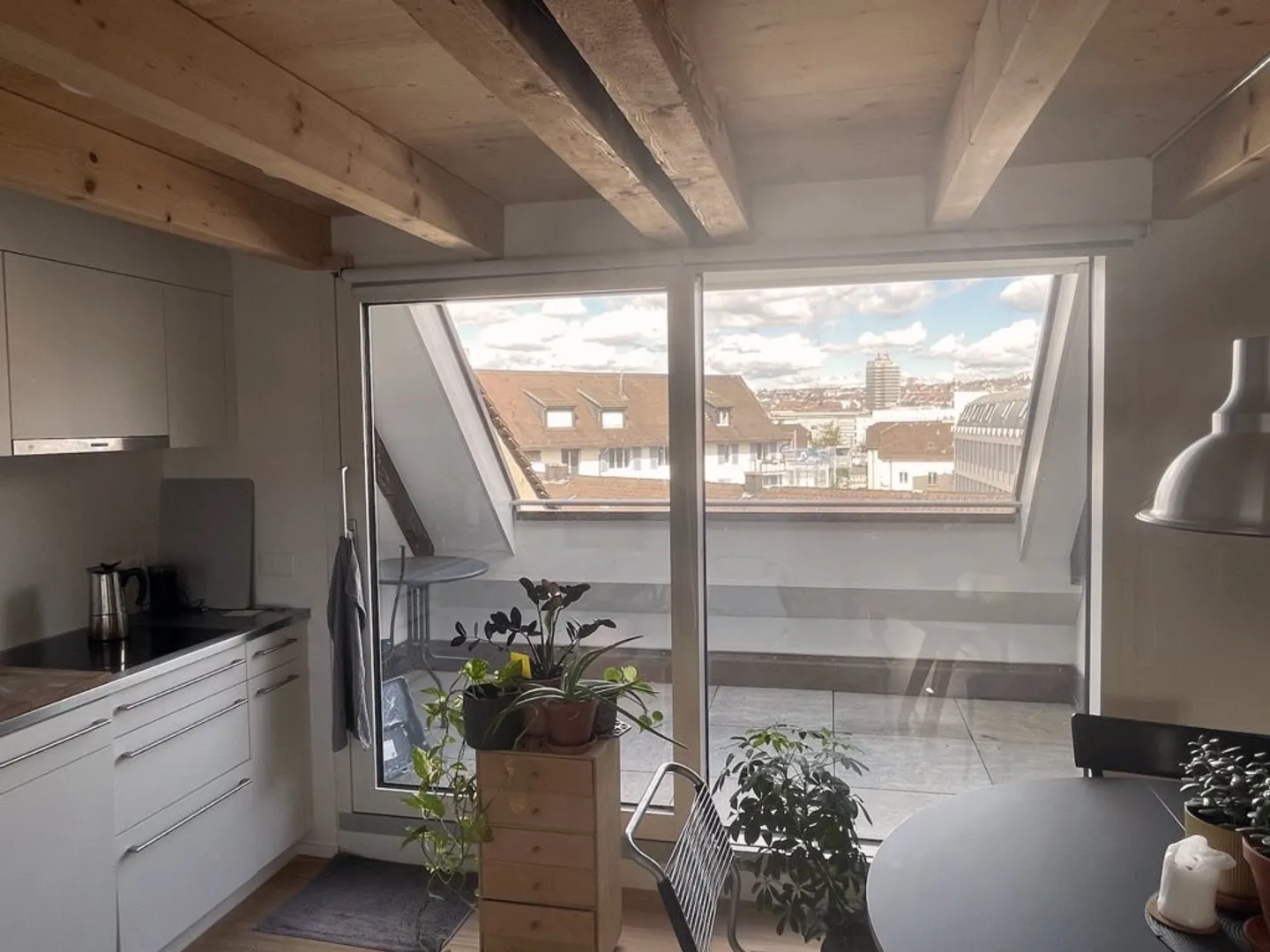 Appartement sous les combles moderne à louer dans un emplacement central dans le quartier 4 de Zurich - Photo 4 sur 7