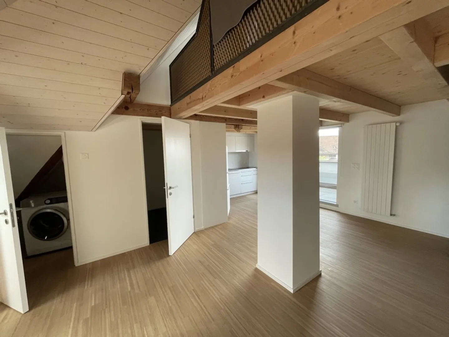 Appartement sous les combles moderne à louer dans un emplacement central dans le quartier 4 de Zurich - Photo 5 sur 7