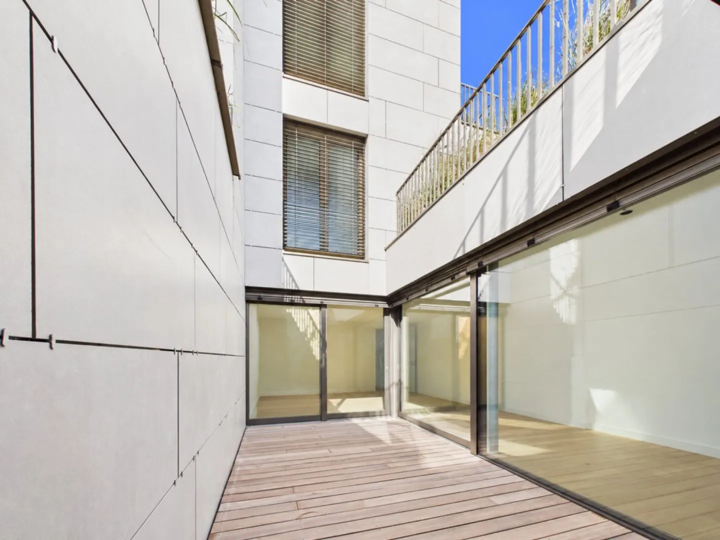 Modernes Apartment mit privatem Innenhof - Foto 2 von 7