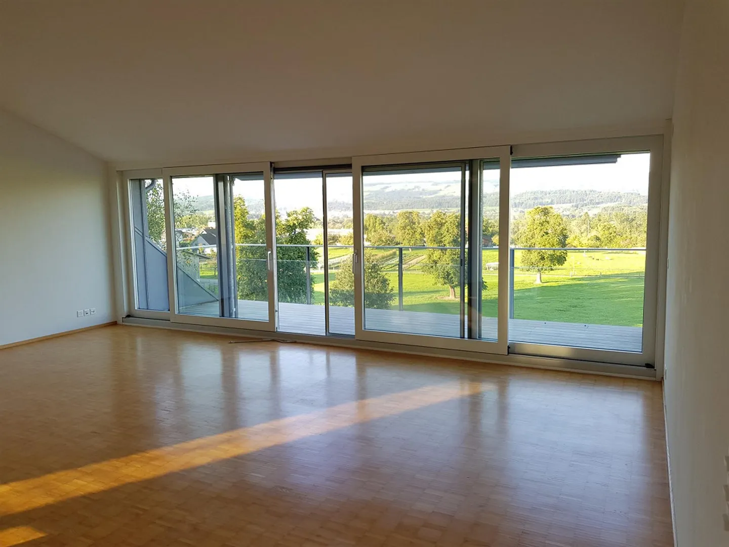 Appartement sous les toits de 4,5 pièces cherche nouveau locataire - Photo 2 sur 15