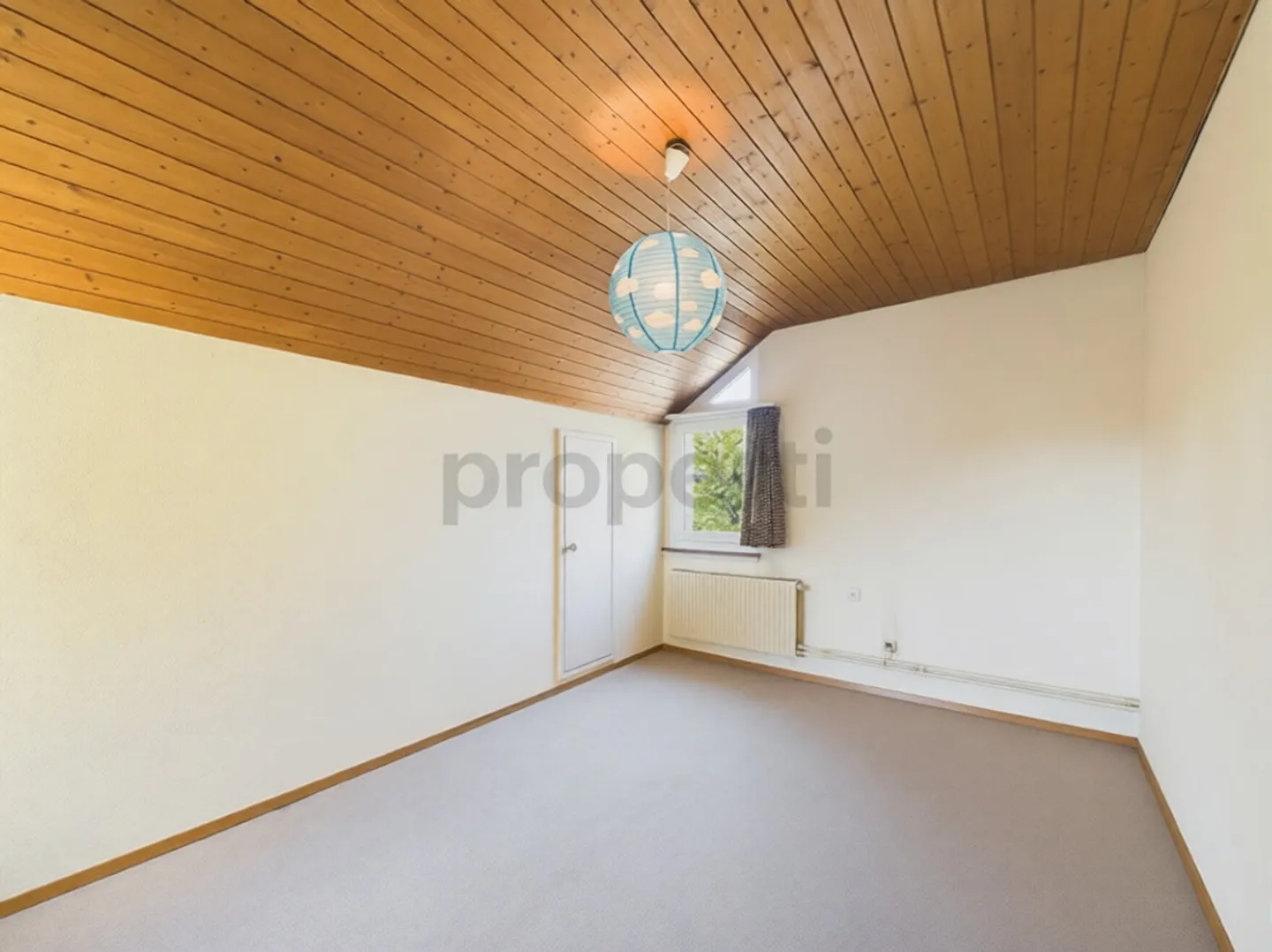 Ampia casa unifamiliare di 7,5 stanze con balcone, Nürensdorf - Foto 7 di 13