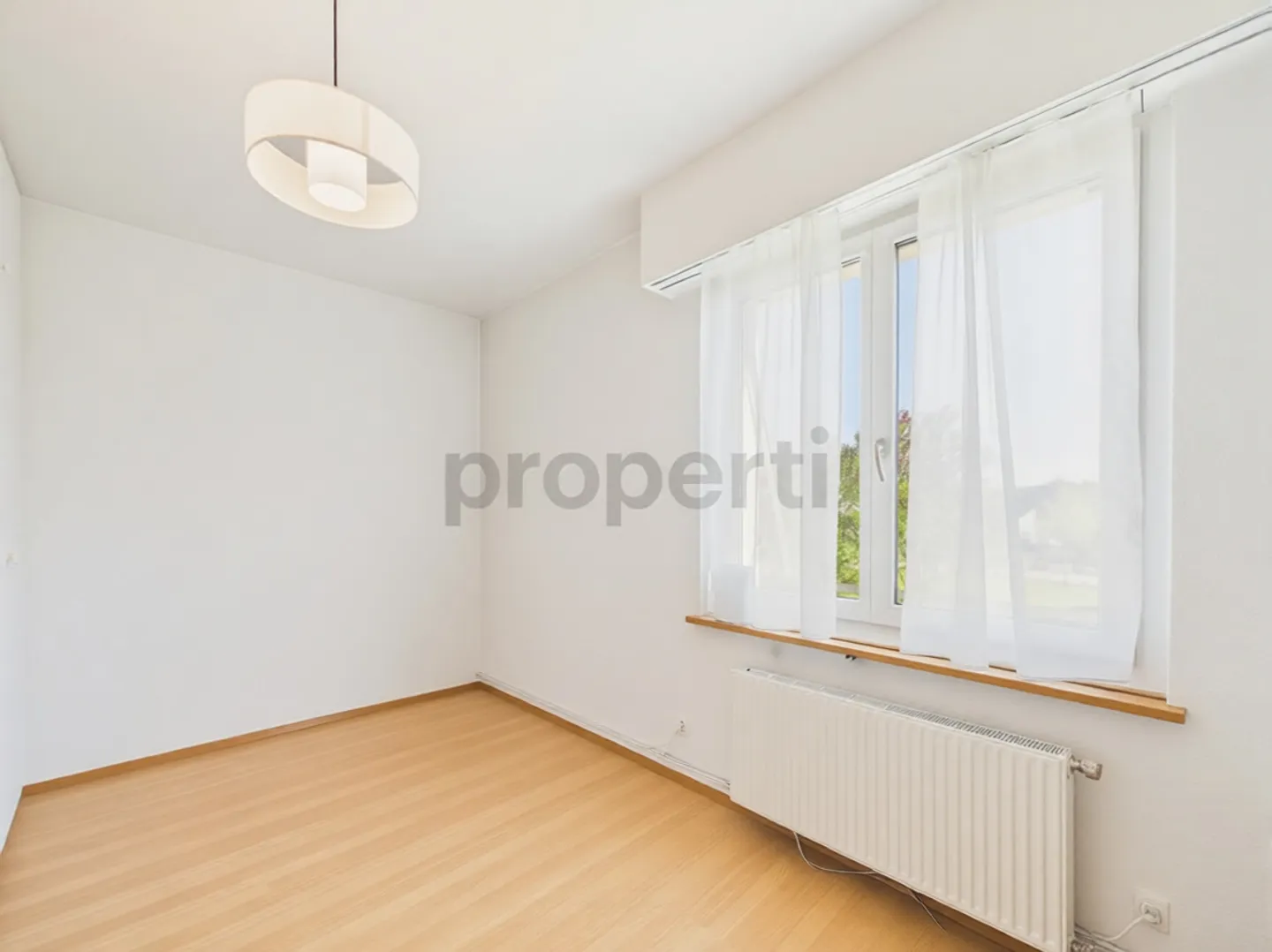 Ampia casa unifamiliare di 7,5 stanze con balcone, Nürensdorf - Foto 8 di 13
