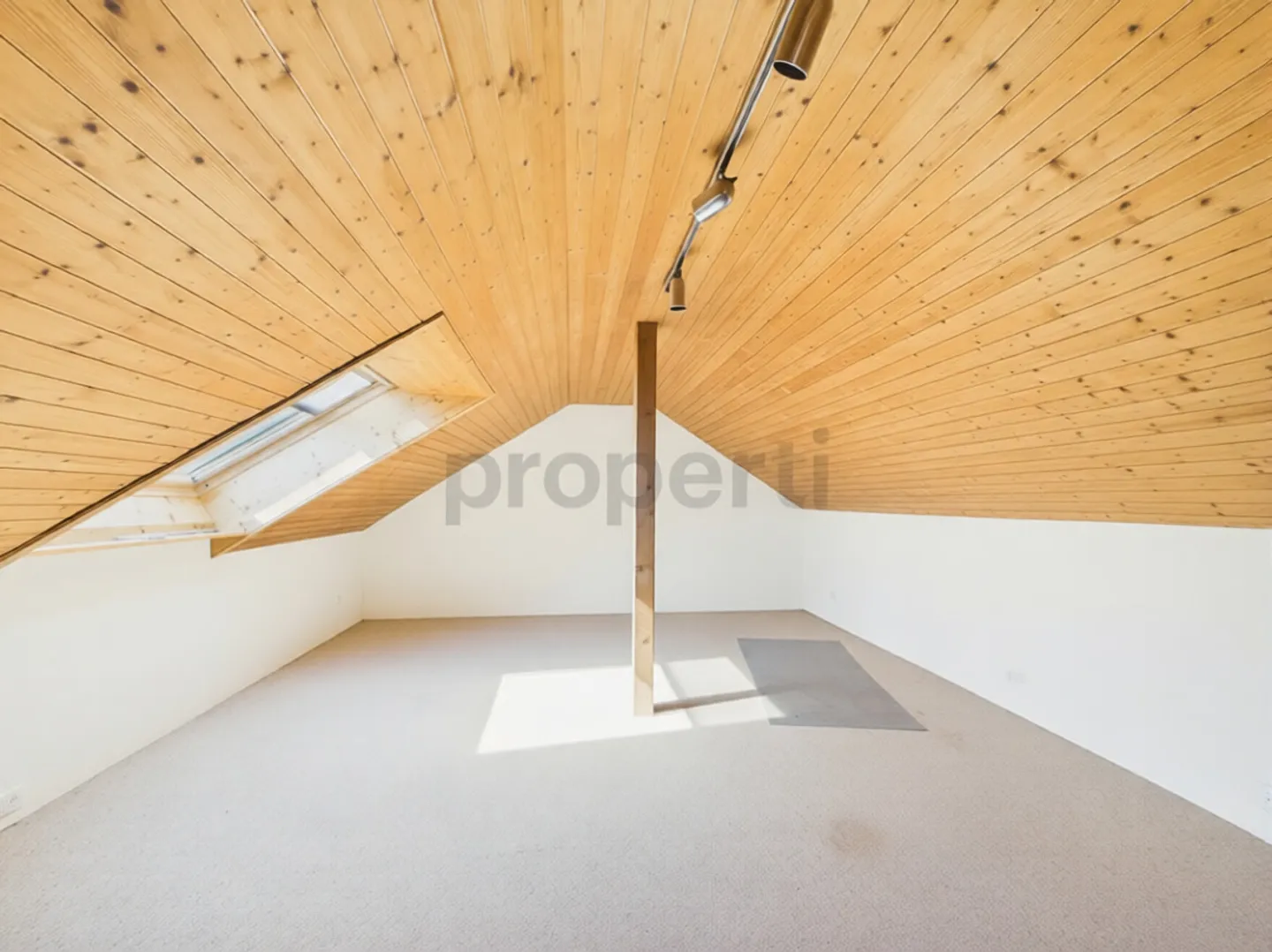 Ampia casa unifamiliare di 7,5 stanze con balcone, Nürensdorf - Foto 10 di 13