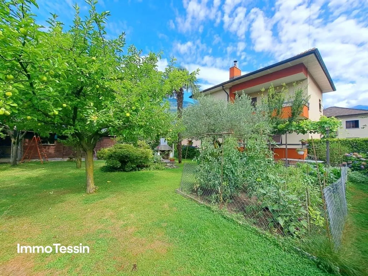 Villa spaziosa e affascinante, un'oasi di calma nel cuore di Giubiasco... - Foto 1 di 13