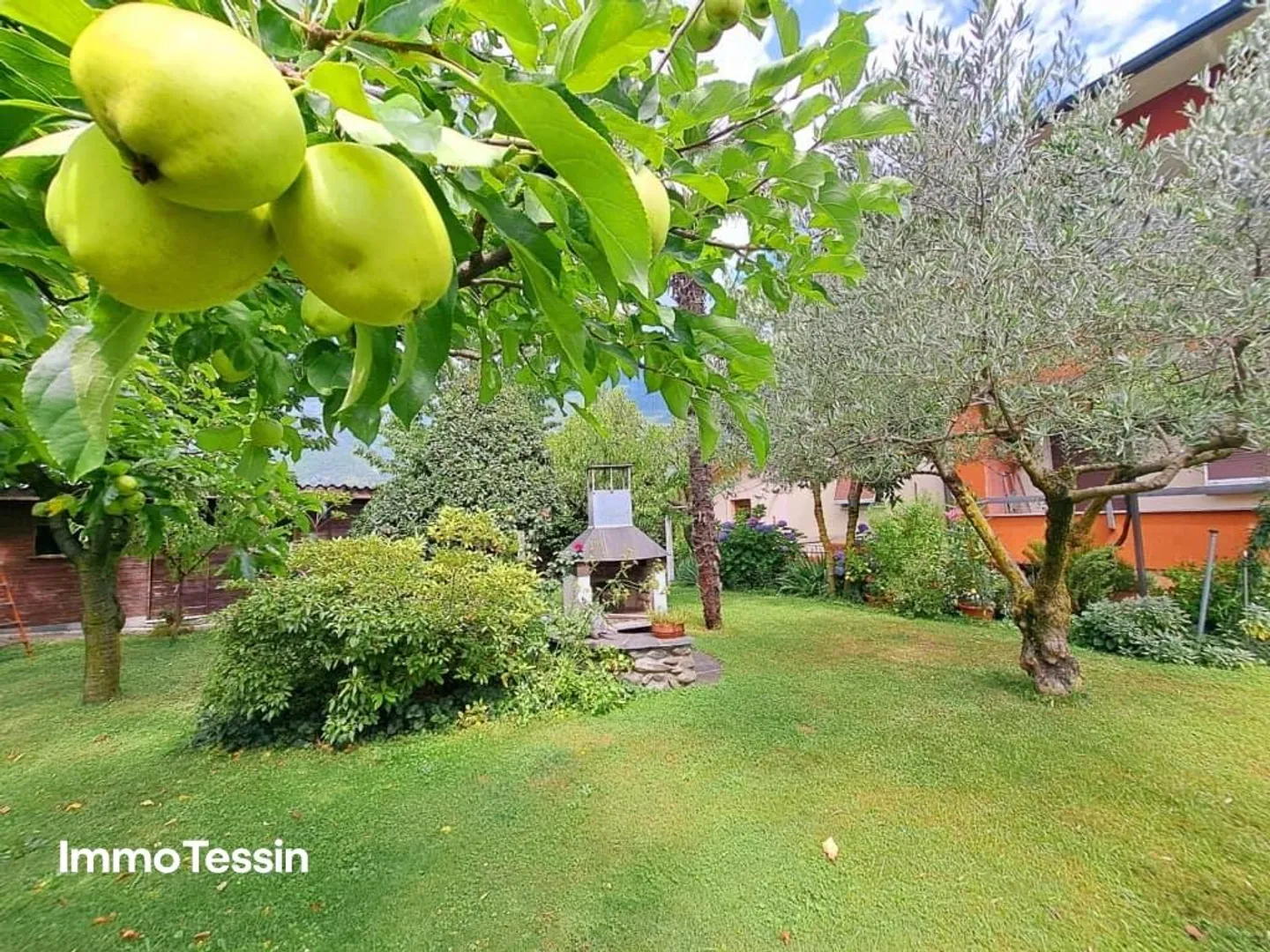 Villa spaziosa e affascinante, un'oasi di calma nel cuore di Giubiasco... - Foto 3 di 13