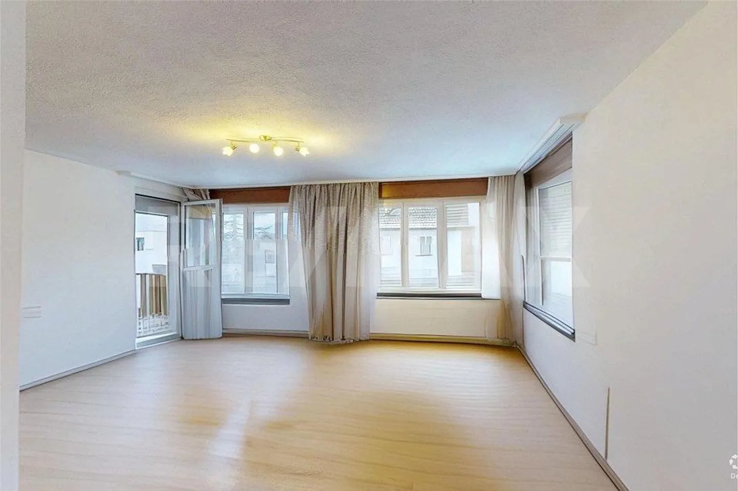 8 ½ Room Detached House with 2 Garages, Commercial Space and Parking Spaces - Photo 13 of 13